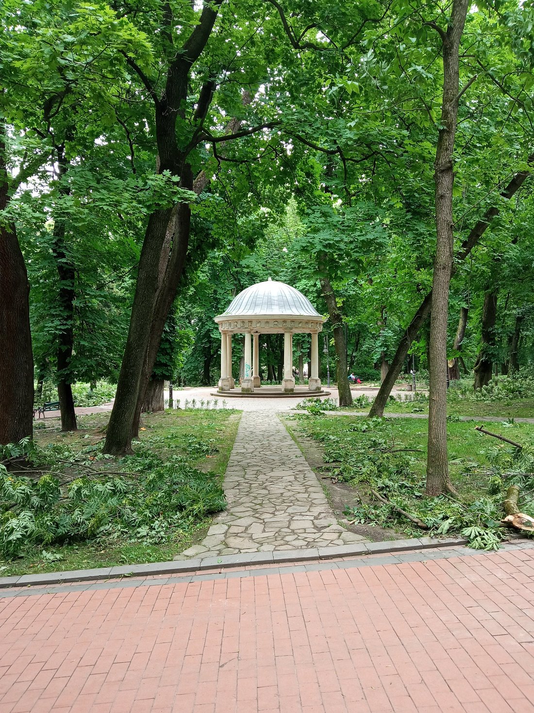 Ротонда в парке им. Ивана Франко