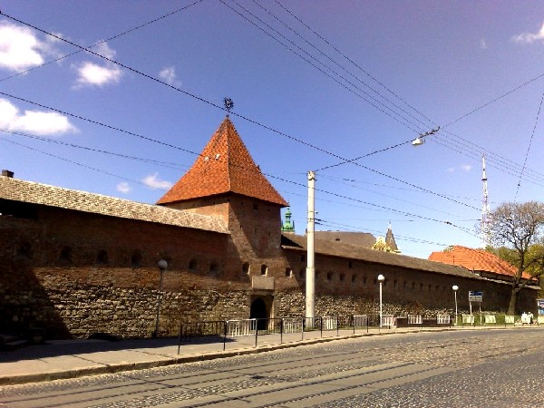 Крепостная стена Львова постройки XVI века после реконструкции
