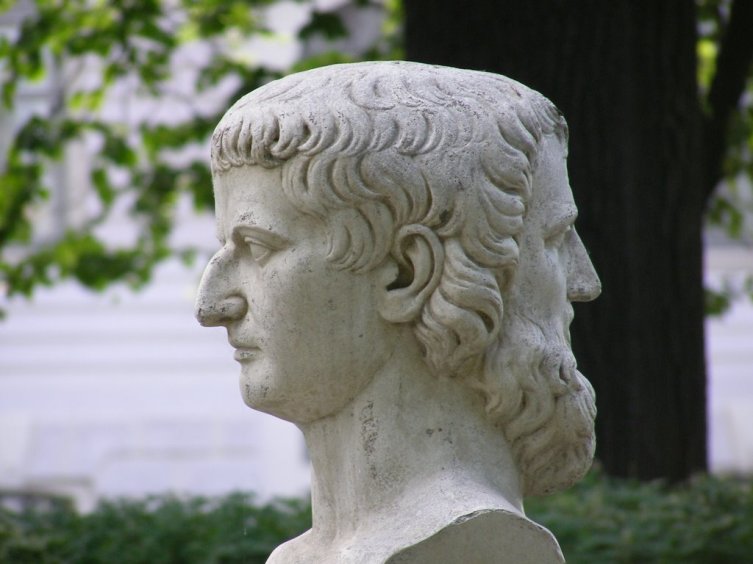 Марк Блау: Копия римской статуи в Летнем саду Санкт-Петербурга 