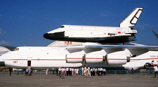 buran_on_an-225_le_bourget_1989_1